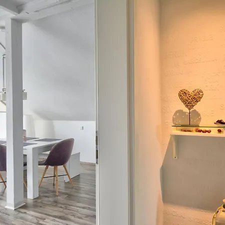 Apartamento Lona By Interhome